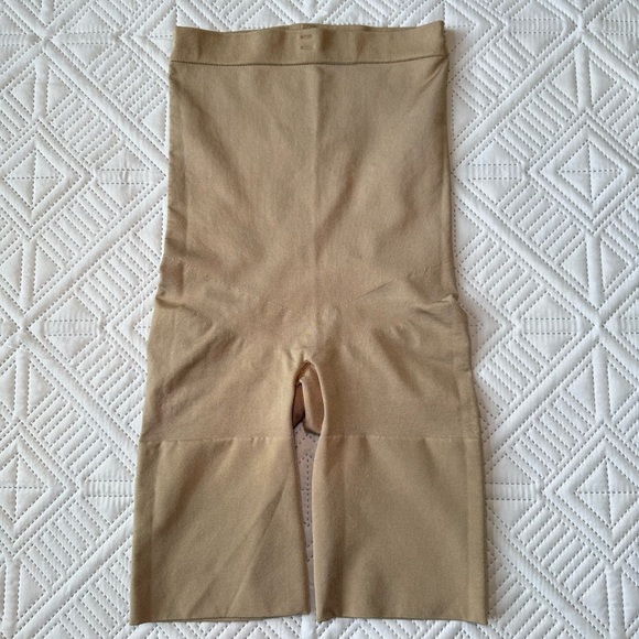 SPANX High Waist Mid Thigh Shapewear Shorts Size M - Picture 1 of 7